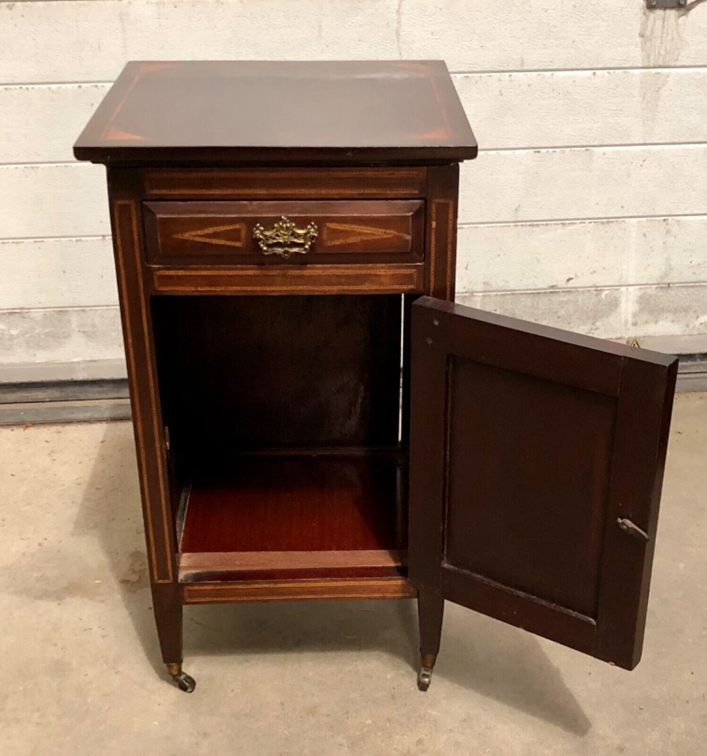 000747....Handsome Edwardian Inlaid Mahogany Bedside Table ( sold )