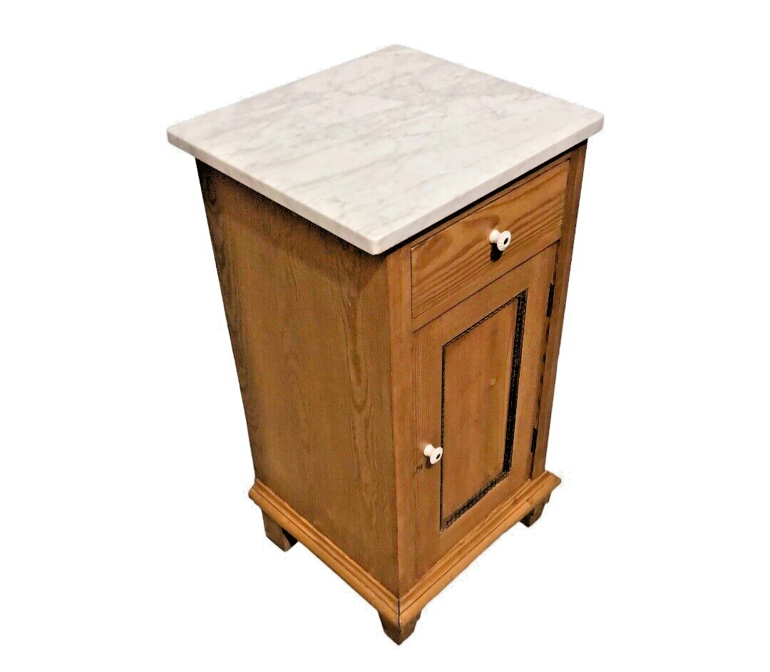 000855....Handsome Pair Of Continental Pine Bedside Cabinets / Bedside Tables ( sold )