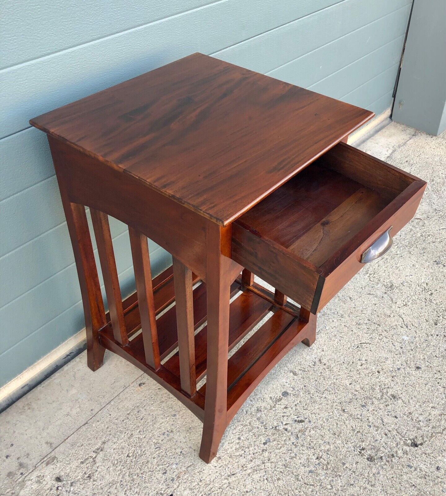 000802....Handsome Pair Of Vintage Mahogany Bedside Tables / Lamp Tables ( sold )