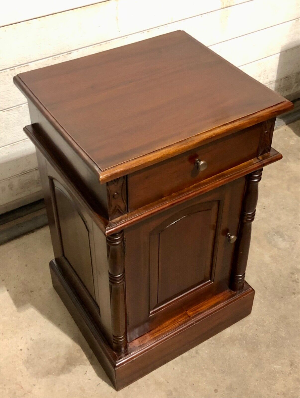 000753....Handsome Pair Of Vintage Mahogany Bedside Tables / Nightstands ( sold )