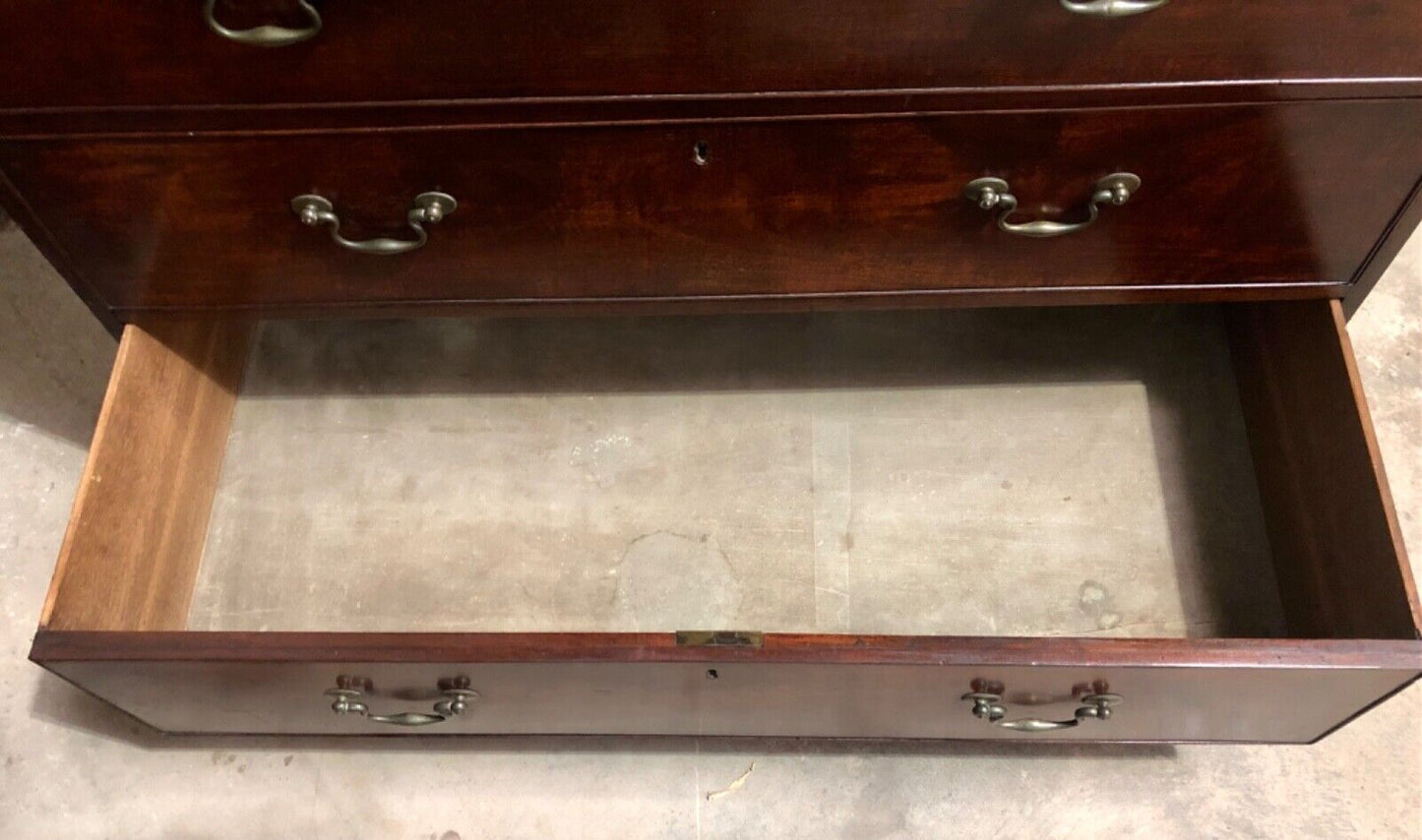 000759....Handsome Georgian Mahogany Linen Press / Linen Cupboard ( sold )