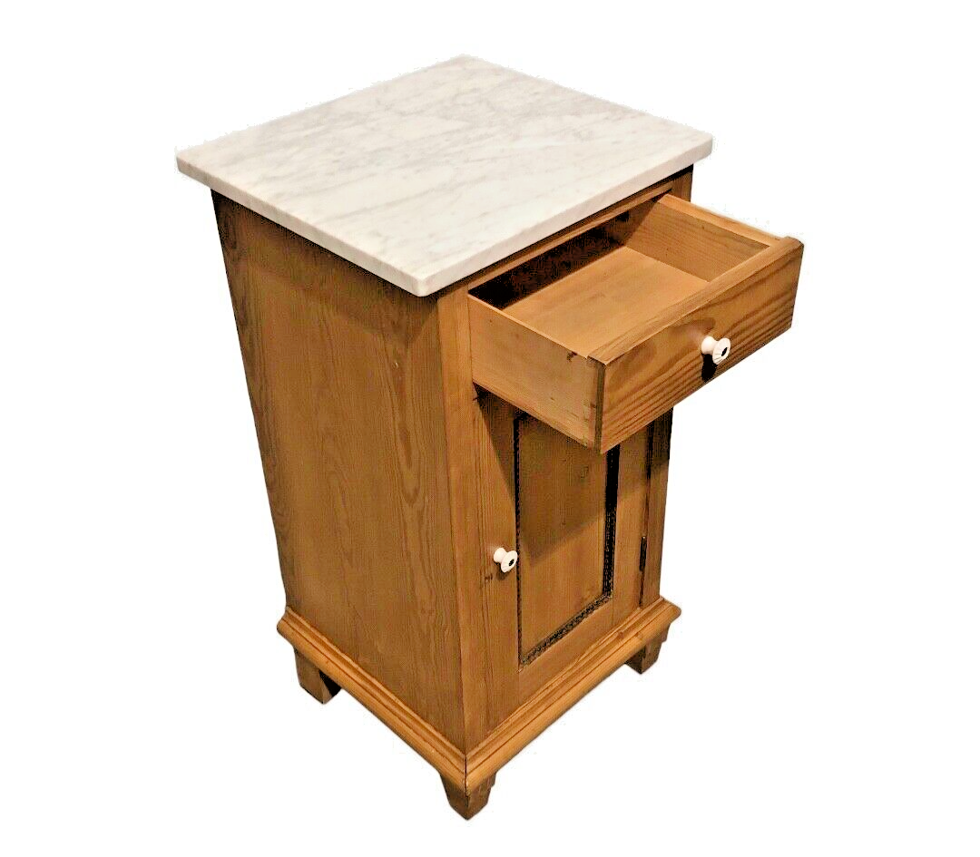 000855....Handsome Pair Of Continental Pine Bedside Cabinets / Bedside Tables ( sold )