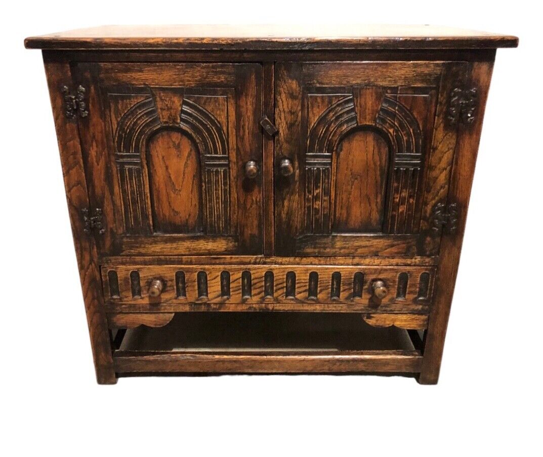 000791....Handsome Vintage Carved Oak Cabinet