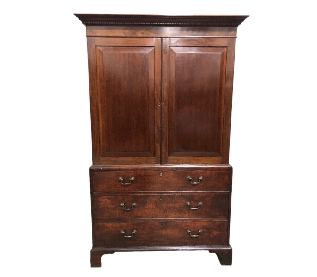 000759....Handsome Georgian Mahogany Linen Press / Linen Cupboard ( sold )