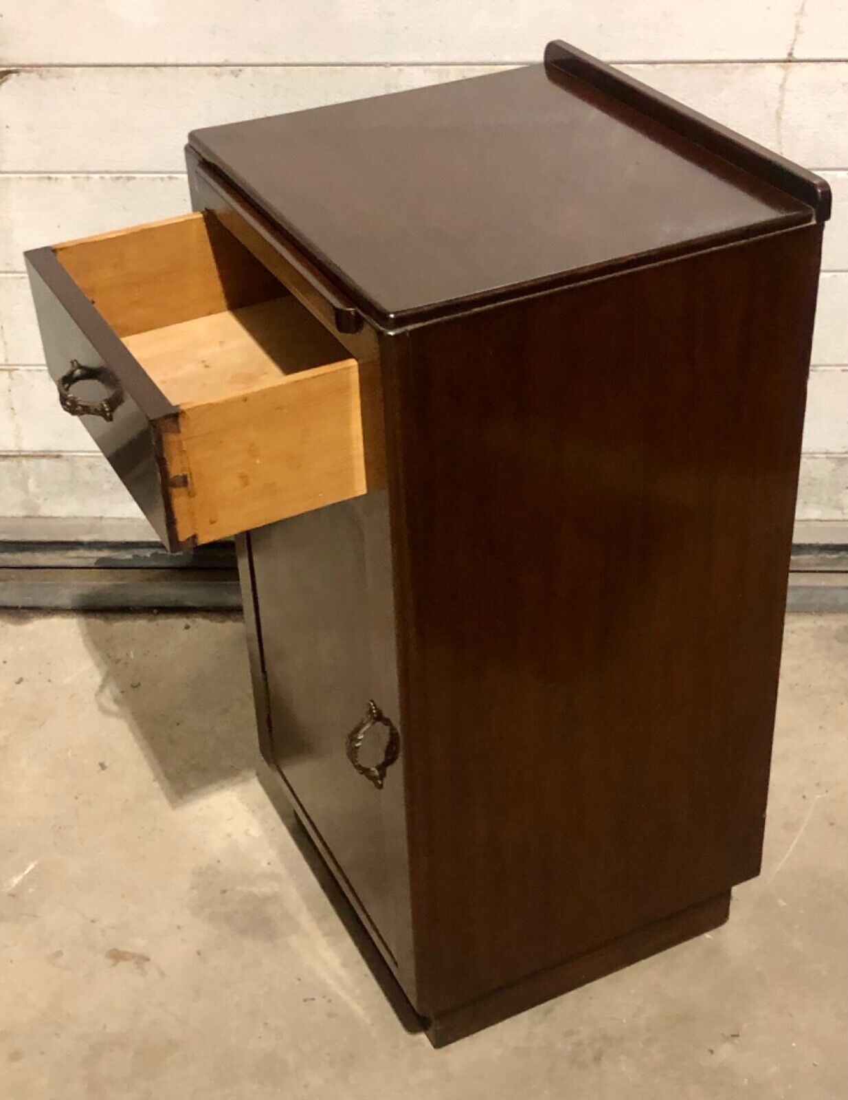 000767....Handsome Pair Of Art Deco Mahogany Bedside Tables / Bedside Cabinets ( sold )