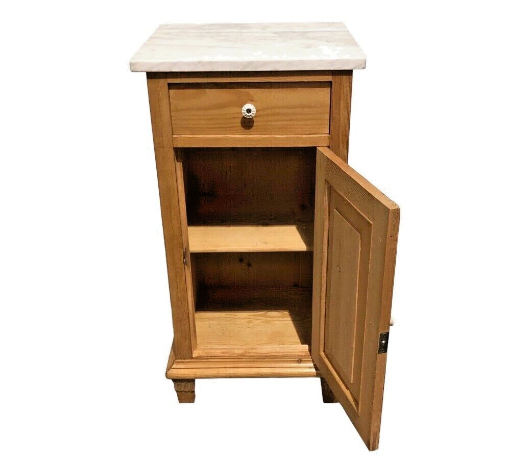 000855....Handsome Pair Of Continental Pine Bedside Cabinets / Bedside Tables ( sold )