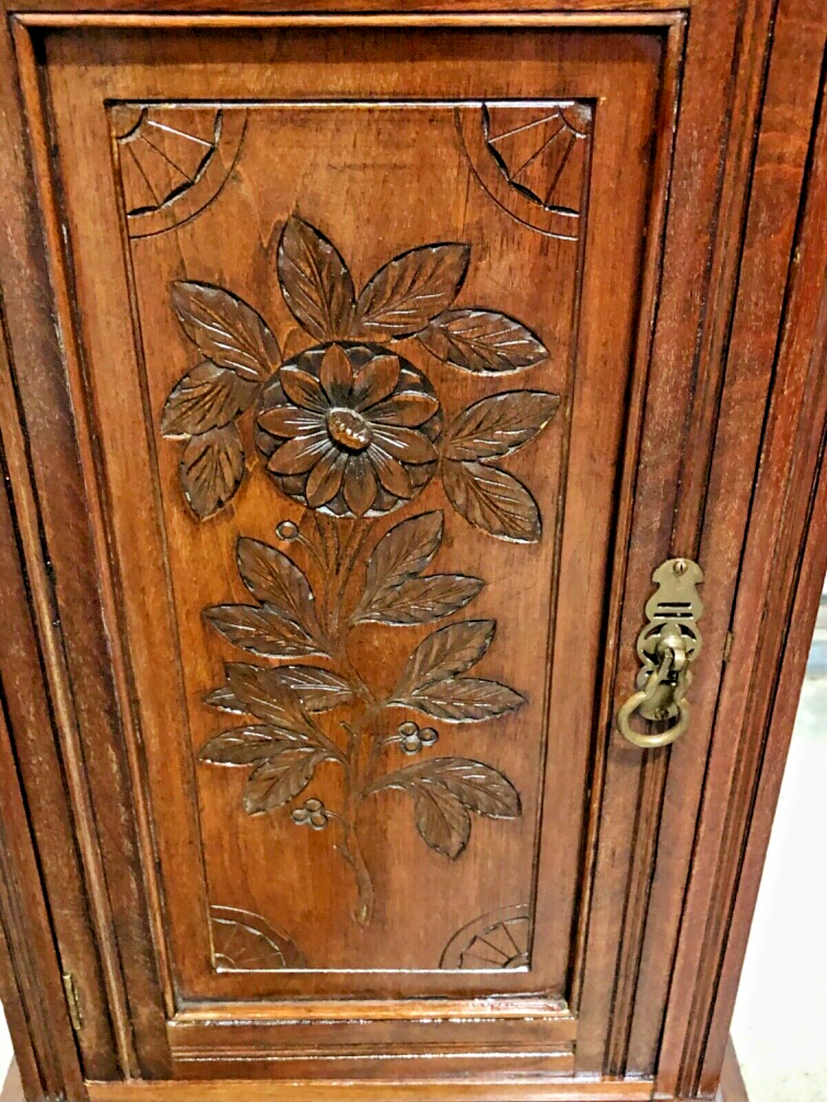000808....Handsome Pair Of Edwardian Carved Walnut Bedside Cabinets / Bedside Tables ( sold )