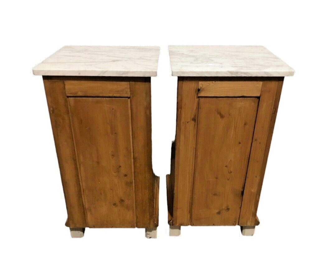 000855....Handsome Pair Of Continental Pine Bedside Cabinets / Bedside Tables ( sold )