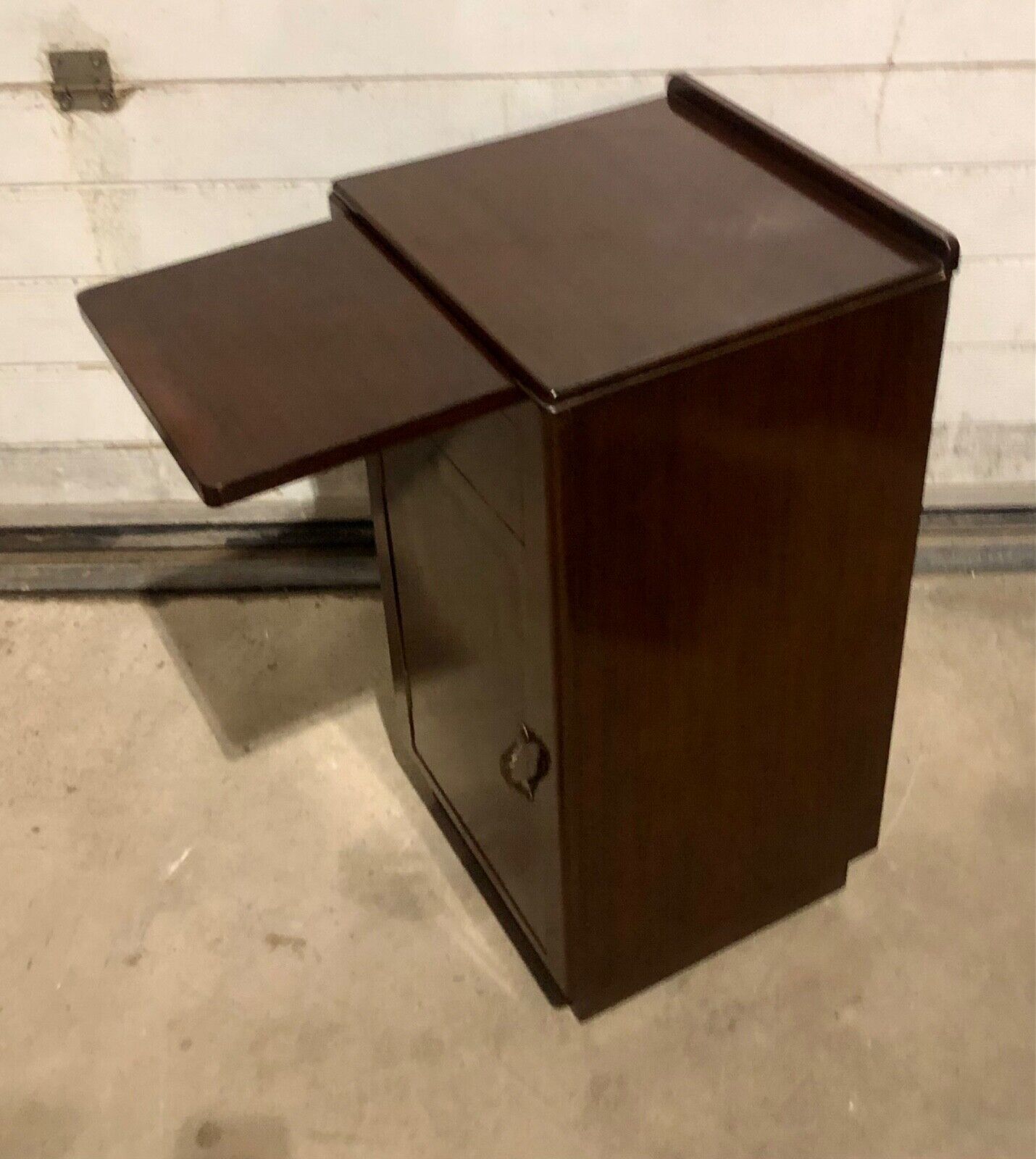 000767....Handsome Pair Of Art Deco Mahogany Bedside Tables / Bedside Cabinets ( sold )