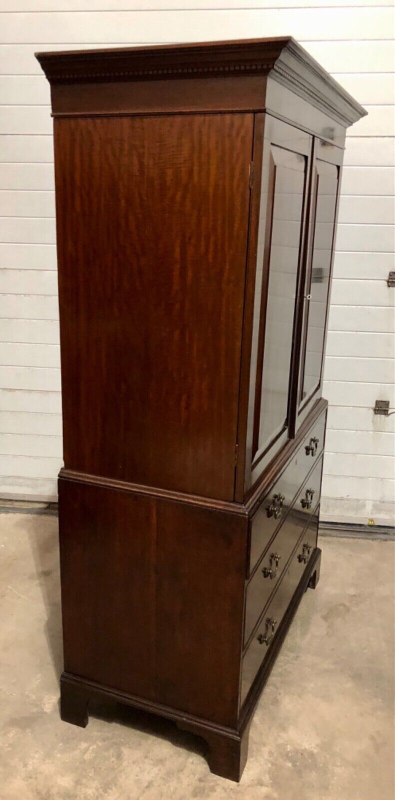 000759....Handsome Georgian Mahogany Linen Press / Linen Cupboard ( sold )