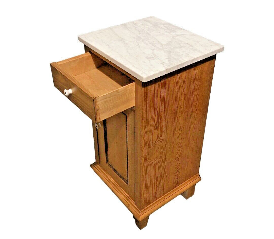 000855....Handsome Pair Of Continental Pine Bedside Cabinets / Bedside Tables ( sold )