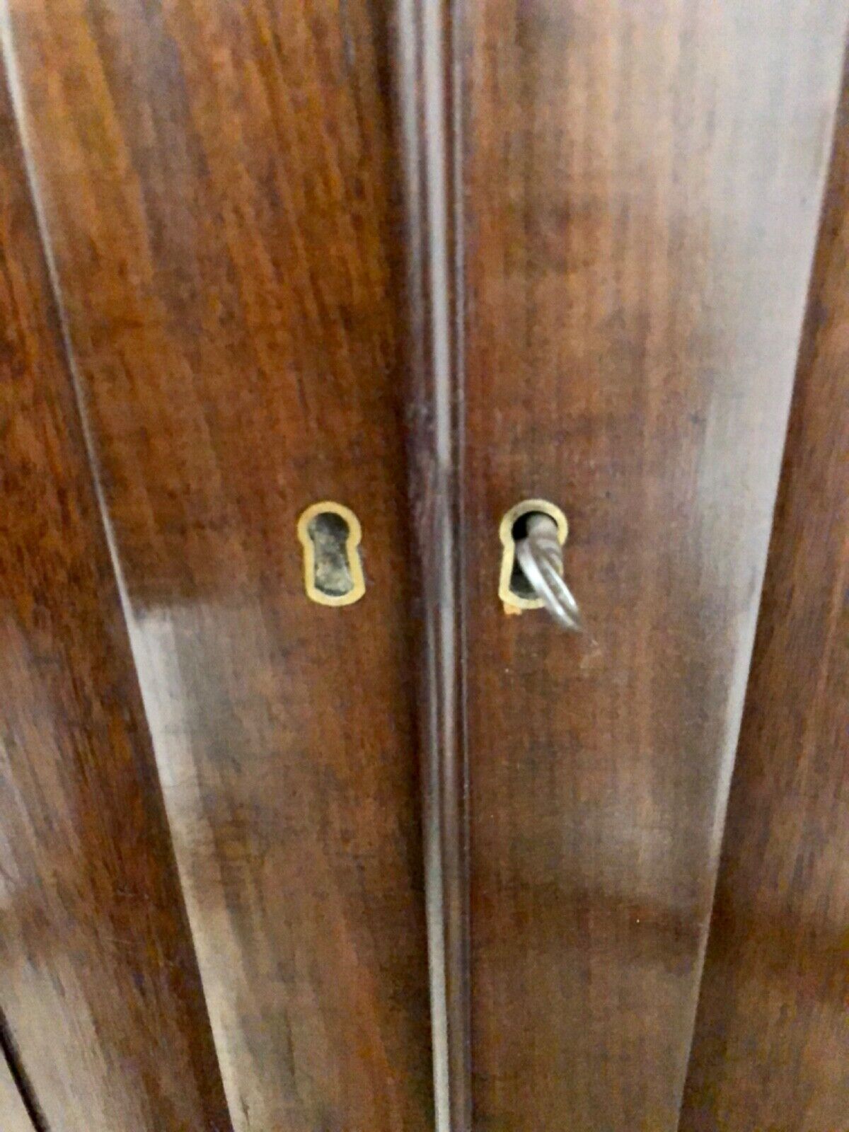 000759....Handsome Georgian Mahogany Linen Press / Linen Cupboard ( sold )