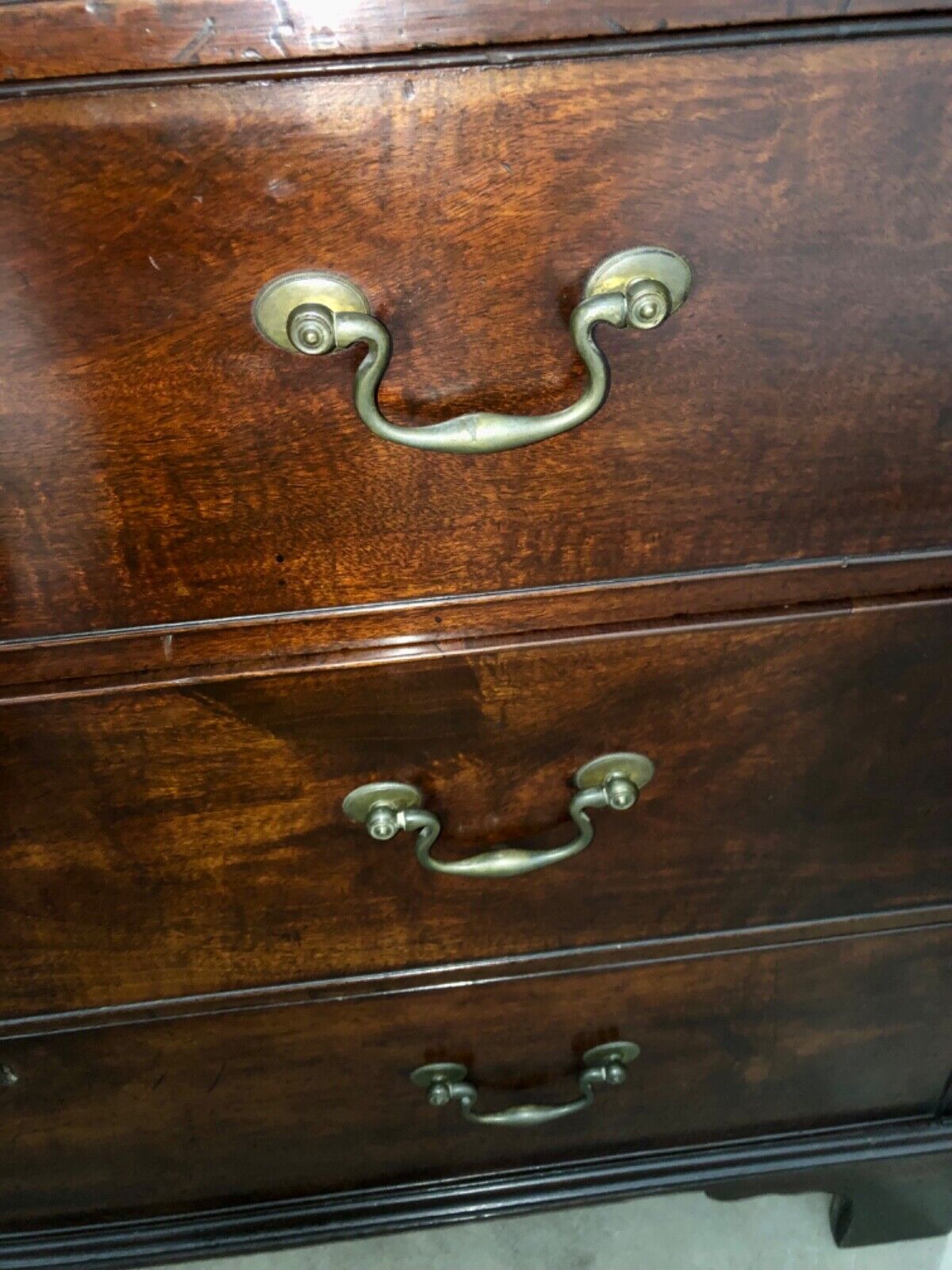 000759....Handsome Georgian Mahogany Linen Press / Linen Cupboard ( sold )