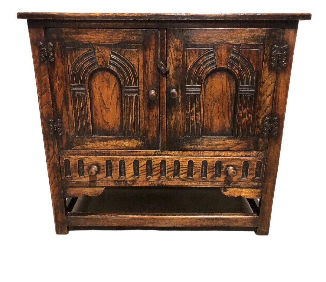 000791....Handsome Vintage Carved Oak Cabinet