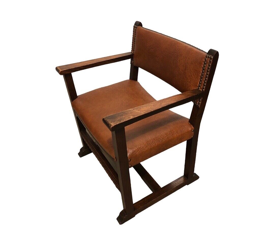 000843....Handsome Arts And Crafts Oak Nursing Chair / Childs Chair