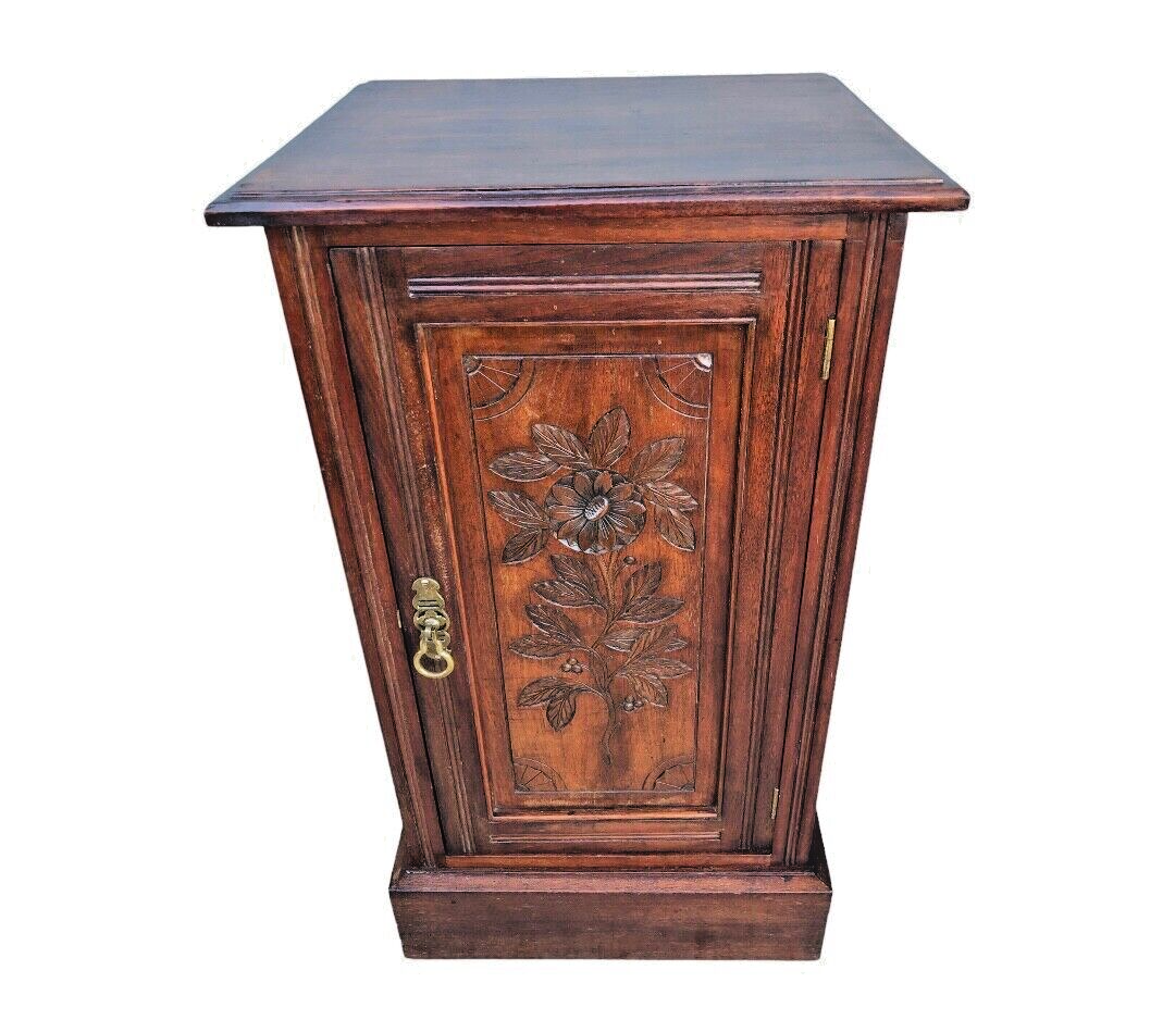 000808....Handsome Pair Of Edwardian Carved Walnut Bedside Cabinets / Bedside Tables ( sold )