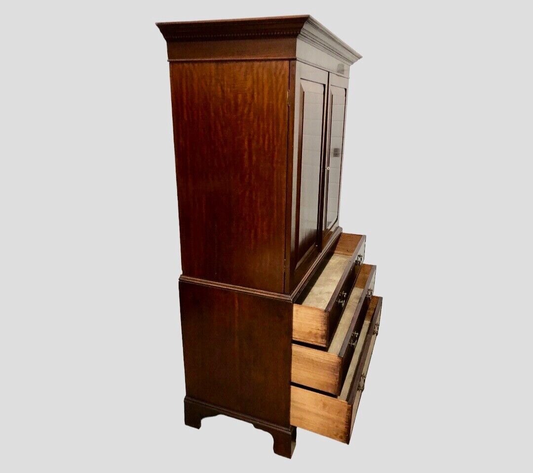 000759....Handsome Georgian Mahogany Linen Press / Linen Cupboard ( sold )