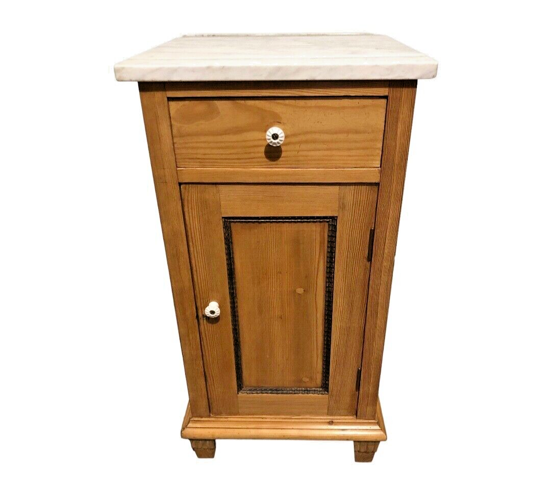 000855....Handsome Pair Of Continental Pine Bedside Cabinets / Bedside Tables ( sold )