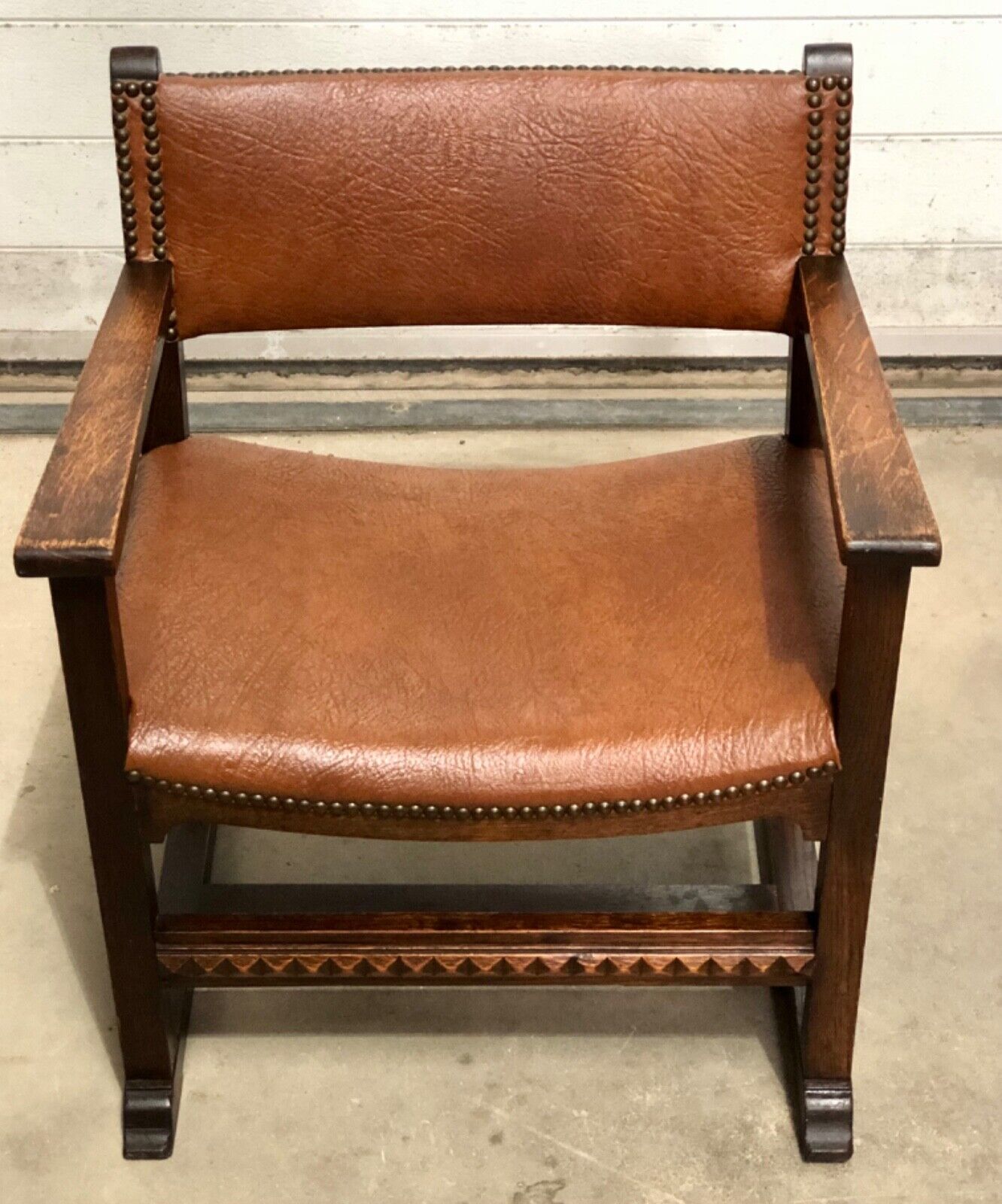 000843....Handsome Arts And Crafts Oak Nursing Chair / Childs Chair