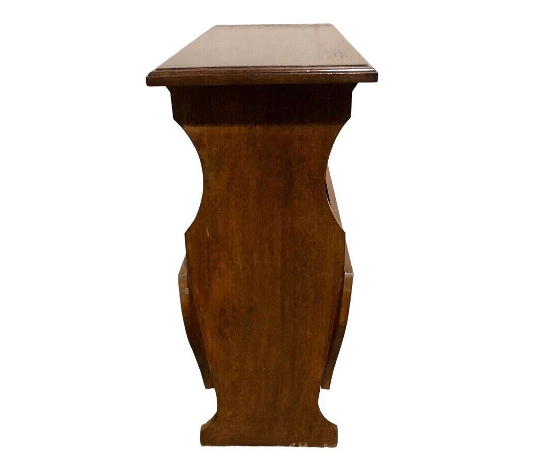 000746....Handsome Vintage Walnut Arts And Crafts Style Occasional Table