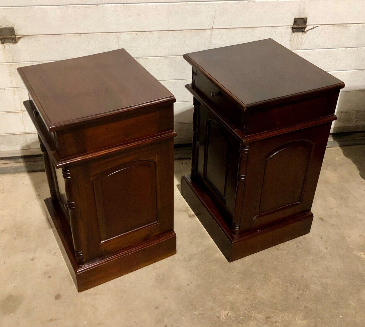 000753....Handsome Pair Of Vintage Mahogany Bedside Tables / Nightstands ( sold )