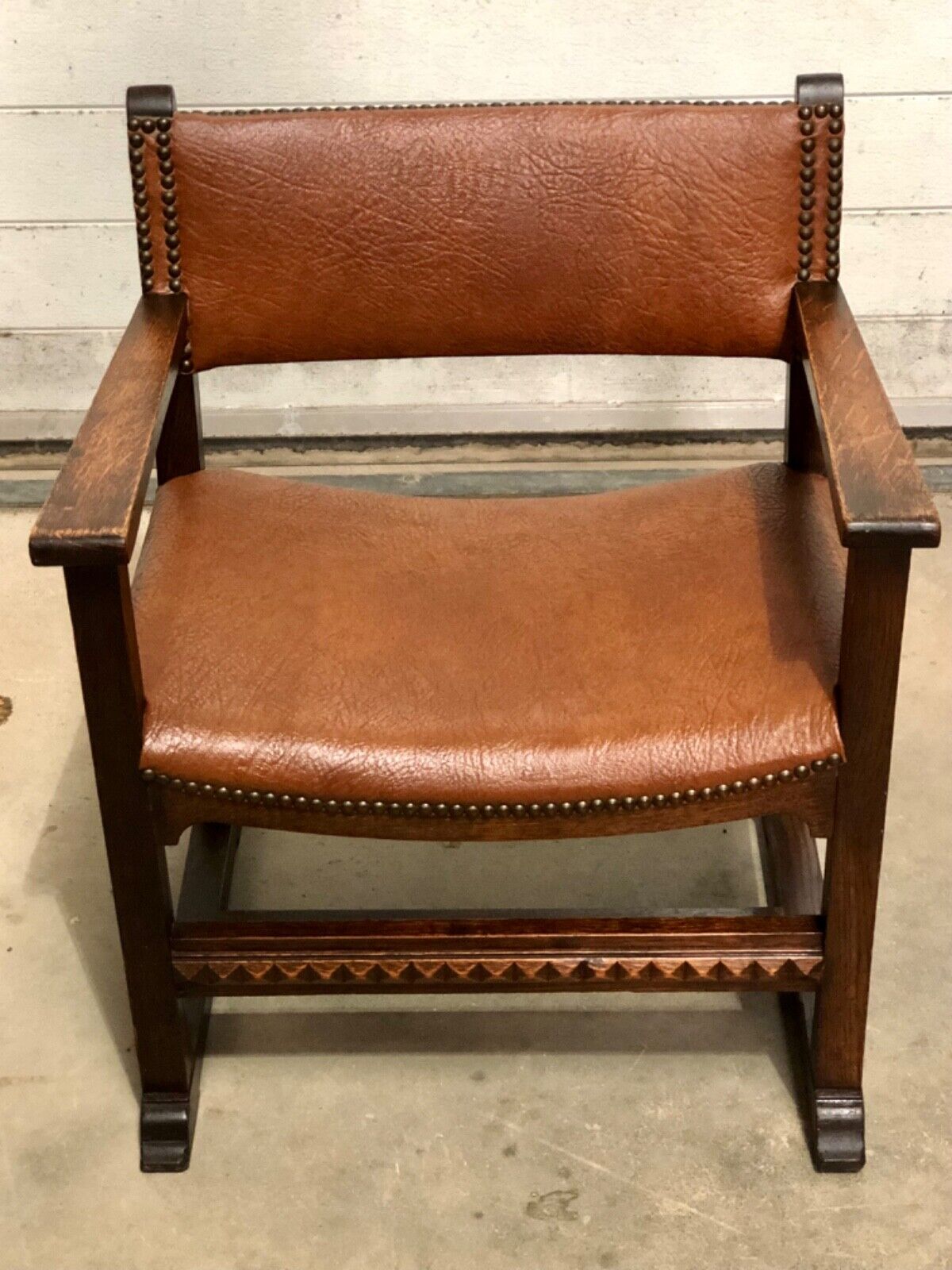 000843....Handsome Arts And Crafts Oak Nursing Chair / Childs Chair
