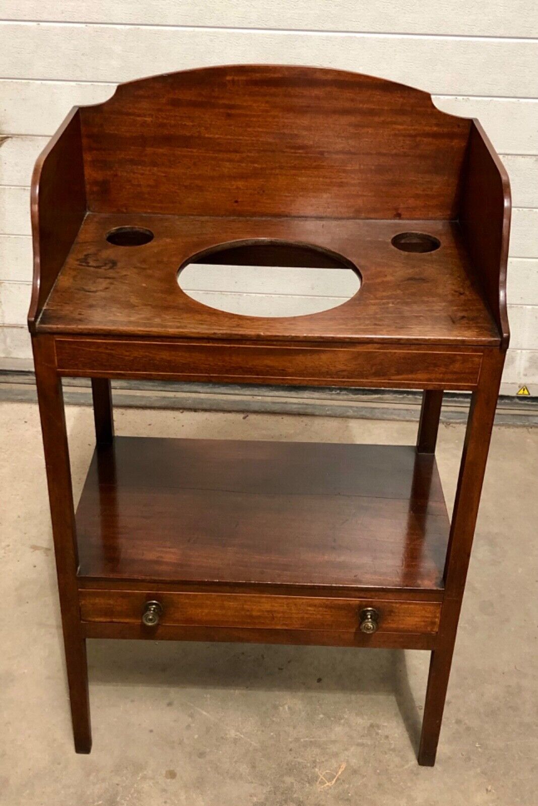 000750....Handsome Georgian Mahogany Washstand With Drawer