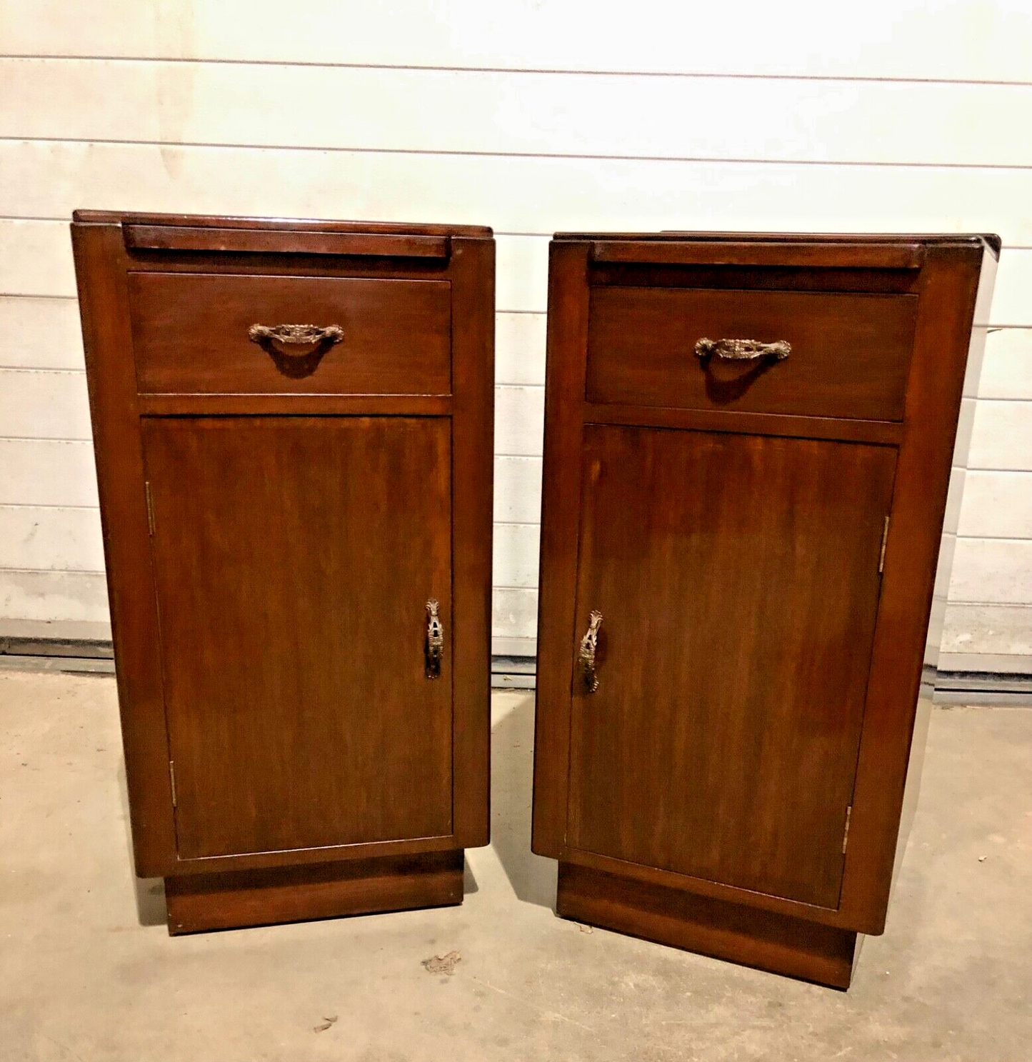 000767....Handsome Pair Of Art Deco Mahogany Bedside Tables / Bedside Cabinets