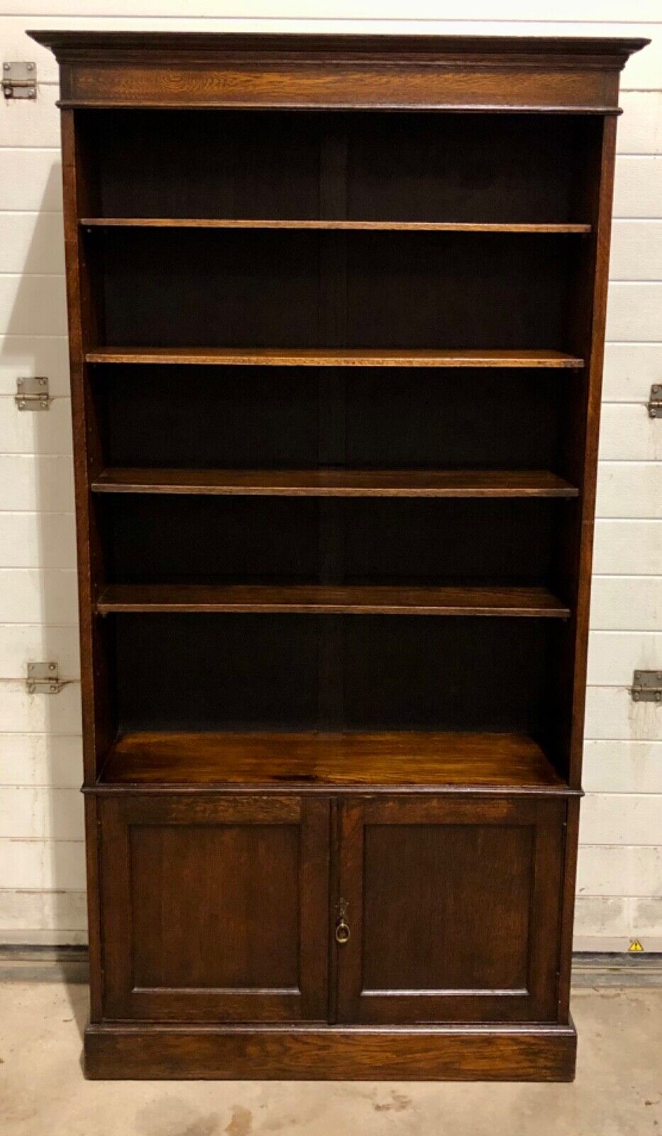 000755....Handsome Vintage Oak Bookcase / Bookshelves ( sold )