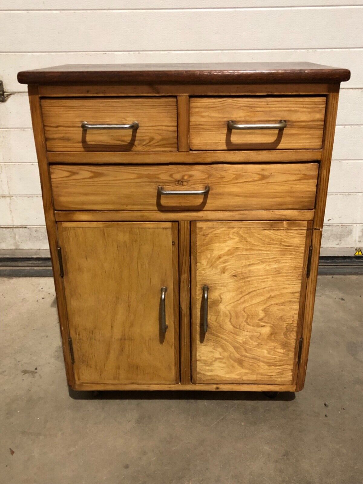 000774....Handsome Pair Of Vintage Cabinets / Bedside Cabinets