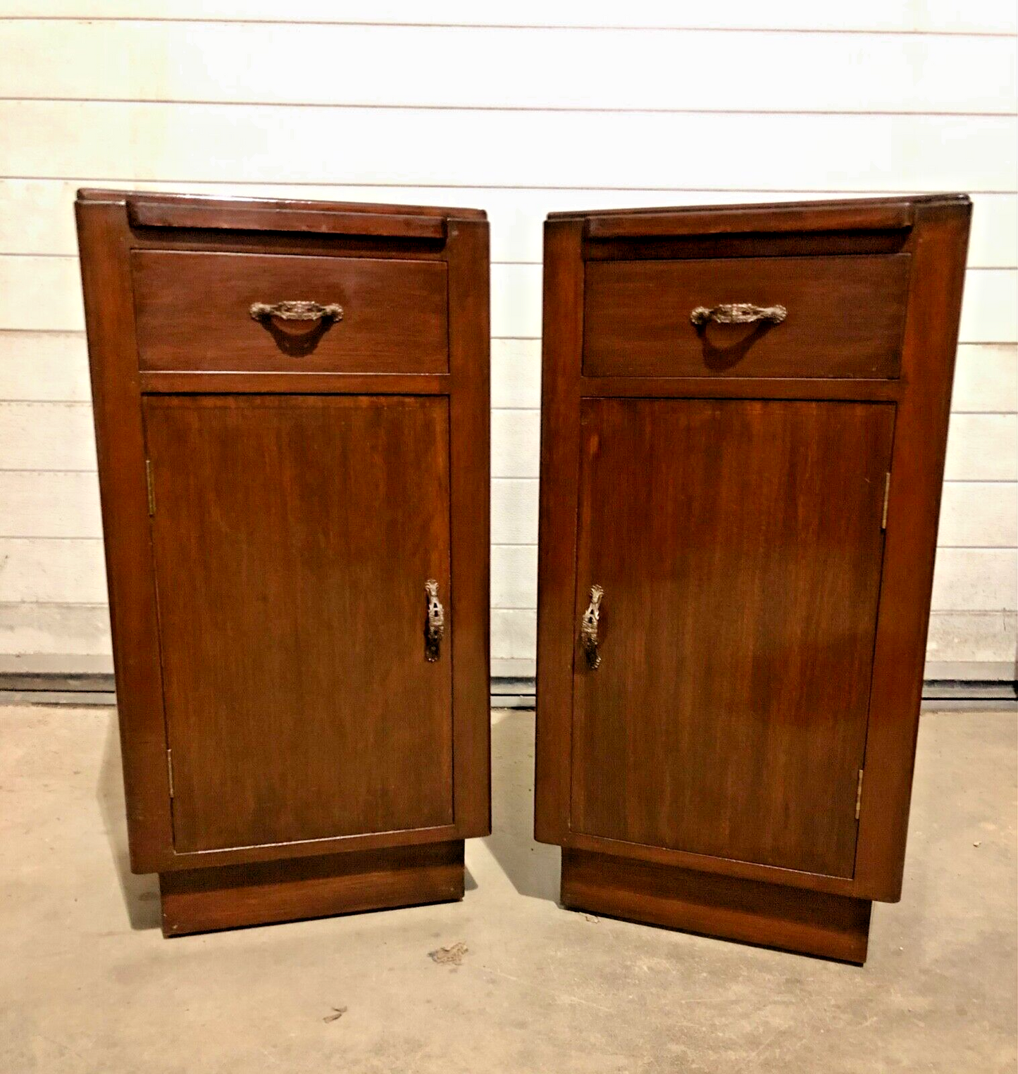 000767....Handsome Pair Of Art Deco Mahogany Bedside Tables / Bedside Cabinets