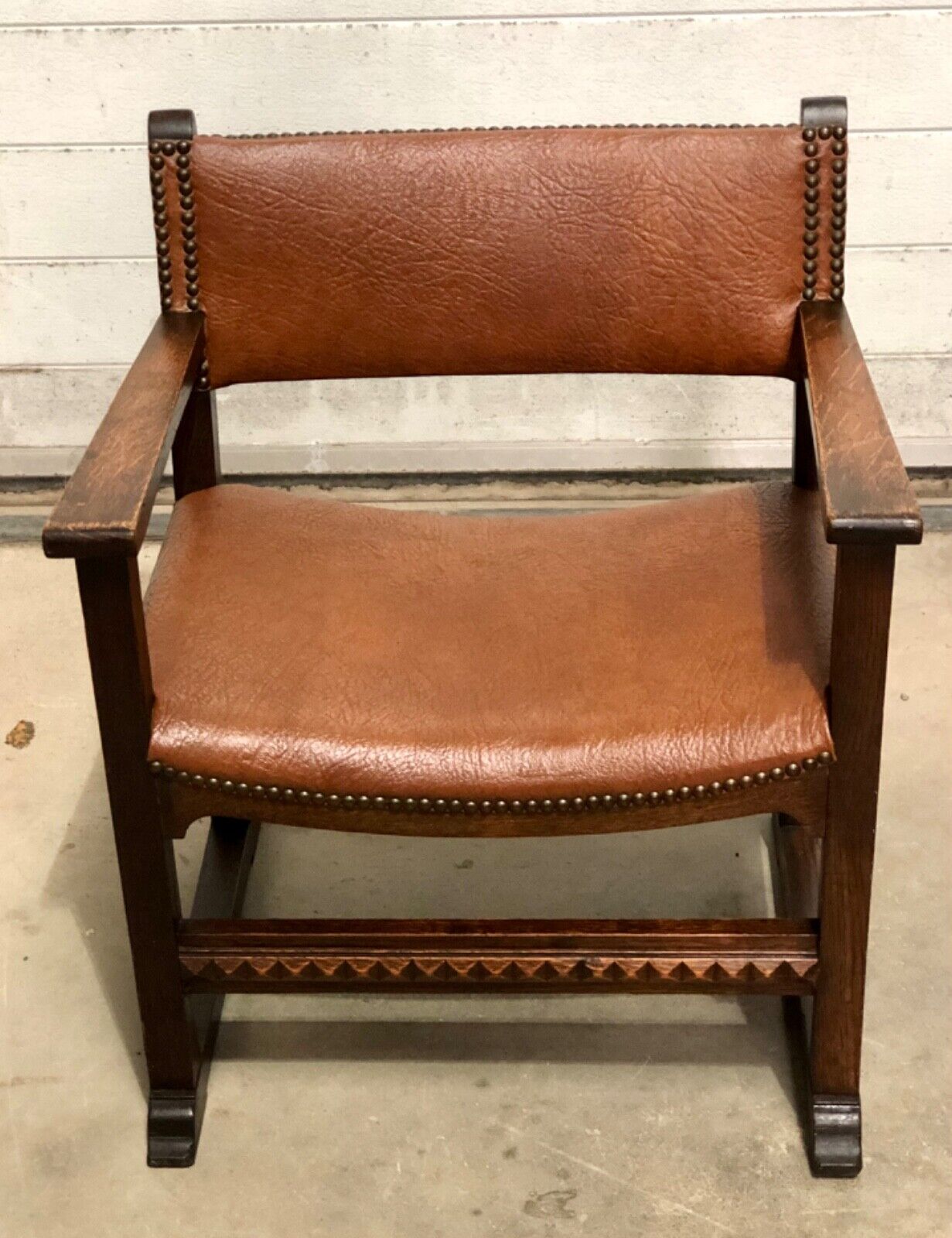 000843....Handsome Arts And Crafts Oak Nursing Chair / Childs Chair