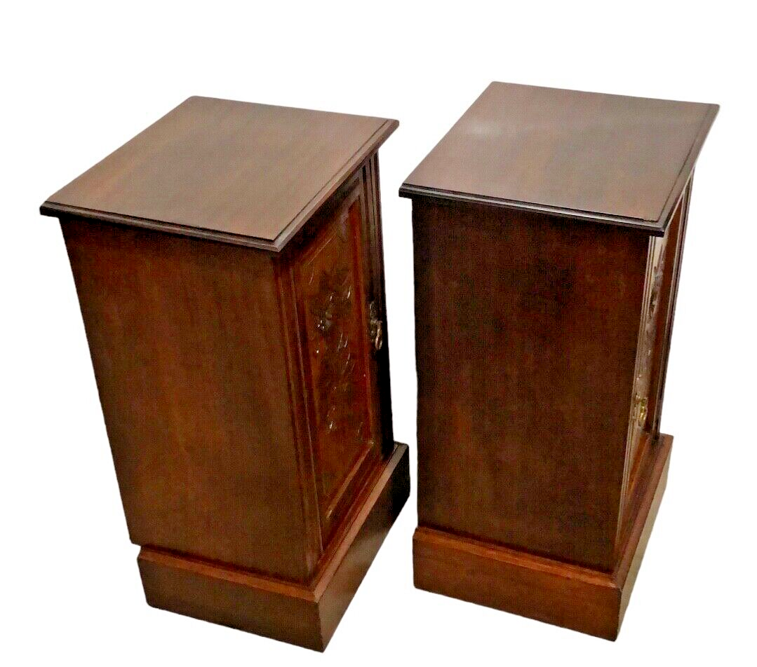 000808....Handsome Pair Of Edwardian Carved Walnut Bedside Cabinets / Bedside Tables ( sold )