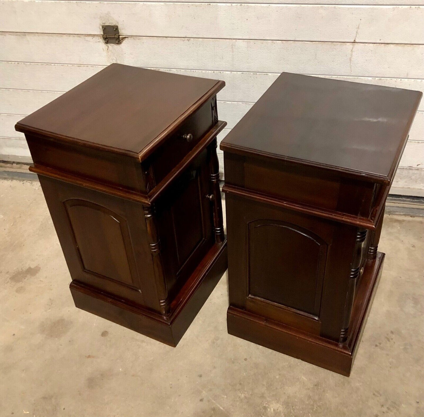 000753....Handsome Pair Of Vintage Mahogany Bedside Tables / Nightstands ( sold )
