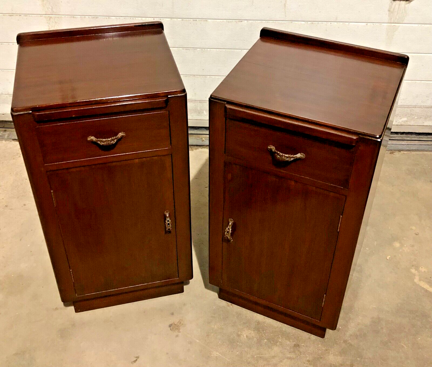 000767....Handsome Pair Of Art Deco Mahogany Bedside Tables / Bedside Cabinets