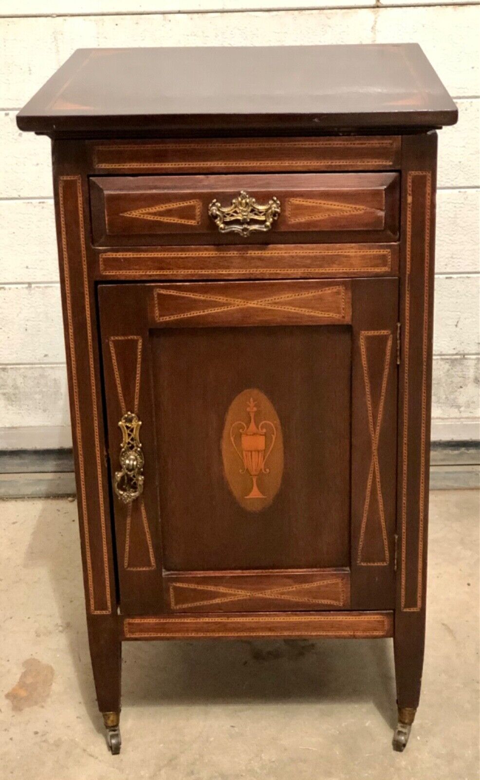 000747....Handsome Edwardian Inlaid Mahogany Bedside Table ( sold )