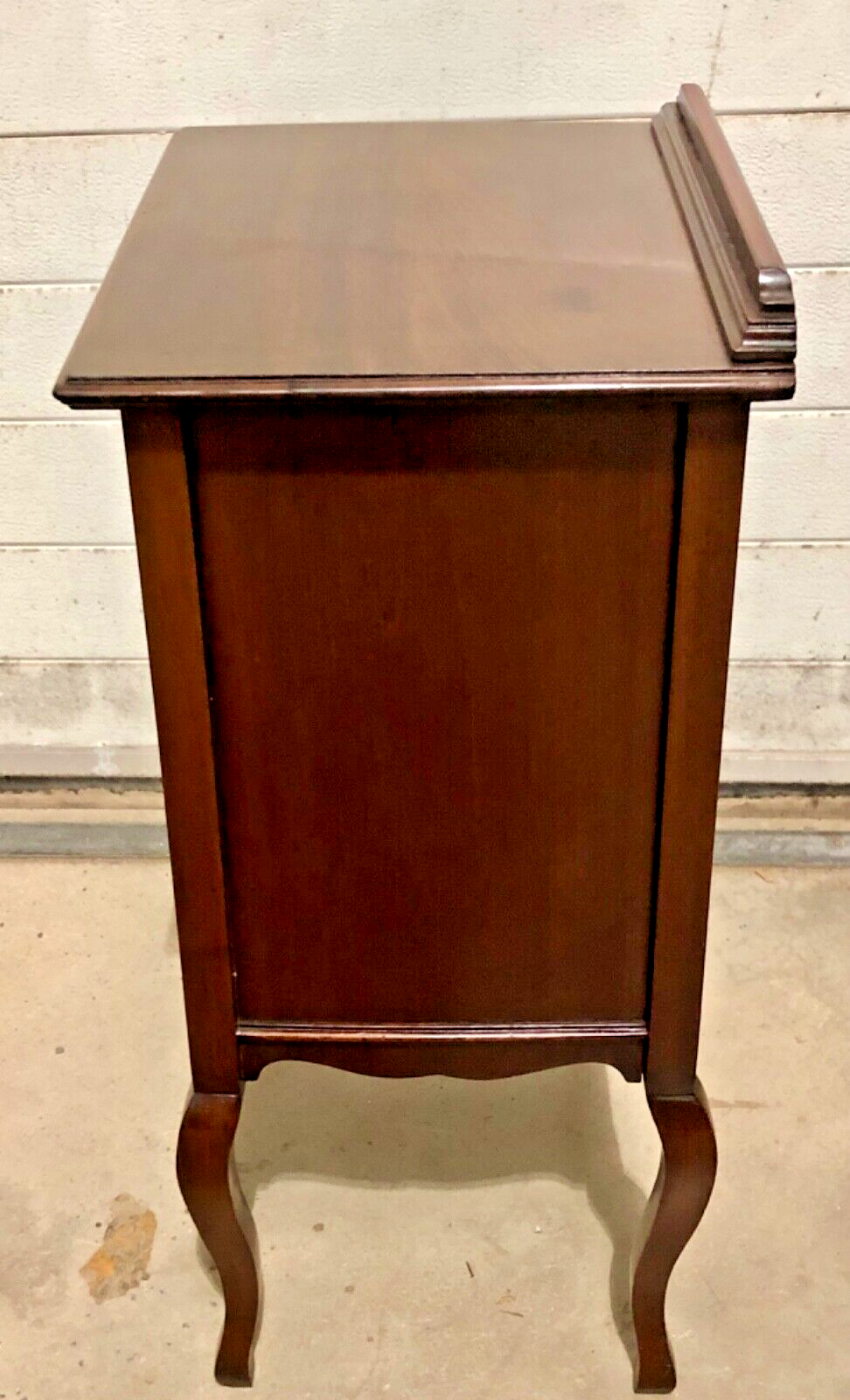 000830....Handsome Antique Mahogany Bedside Cabinet