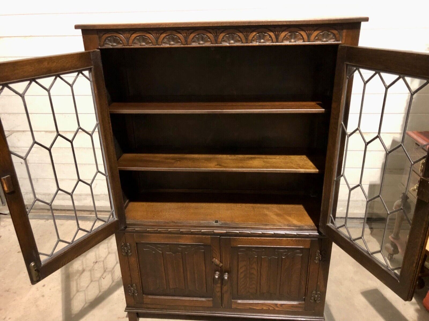 000793....Handsome Vintage Carved Oak Bookcase / Display Cabinet