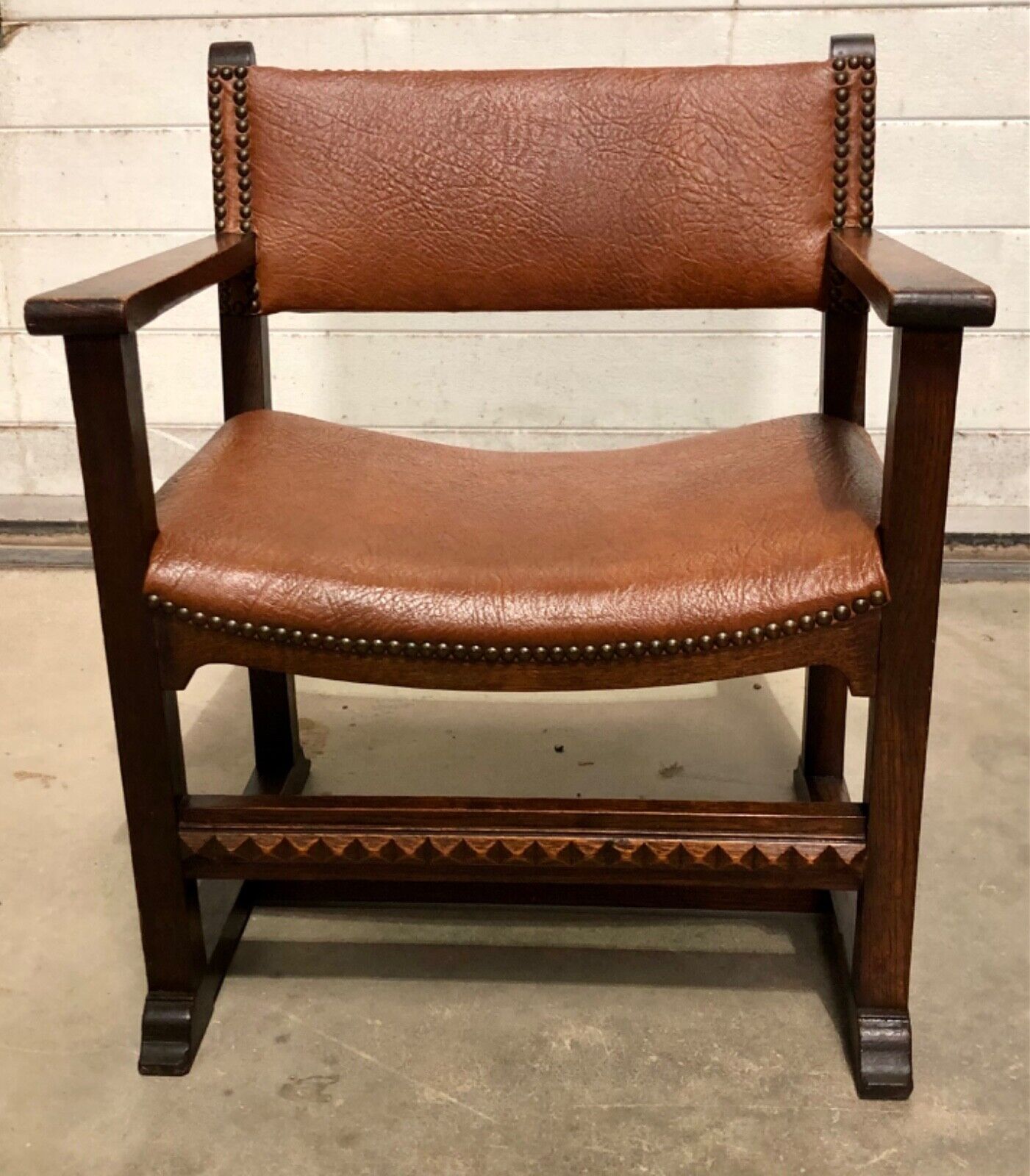 000843....Handsome Arts And Crafts Oak Nursing Chair / Childs Chair