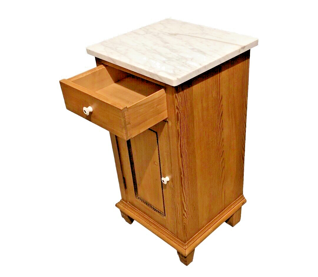 000855....Handsome Pair Of Continental Pine Bedside Cabinets / Bedside Tables ( sold )