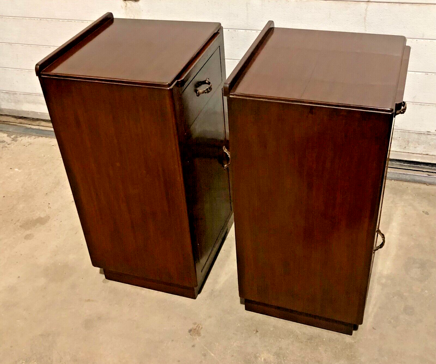 000767....Handsome Pair Of Art Deco Mahogany Bedside Tables / Bedside Cabinets