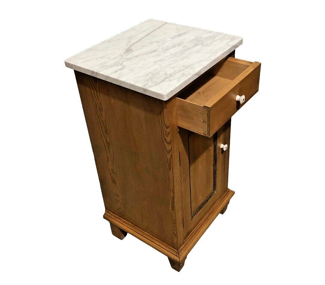 000855....Handsome Pair Of Continental Pine Bedside Cabinets / Bedside Tables ( sold )