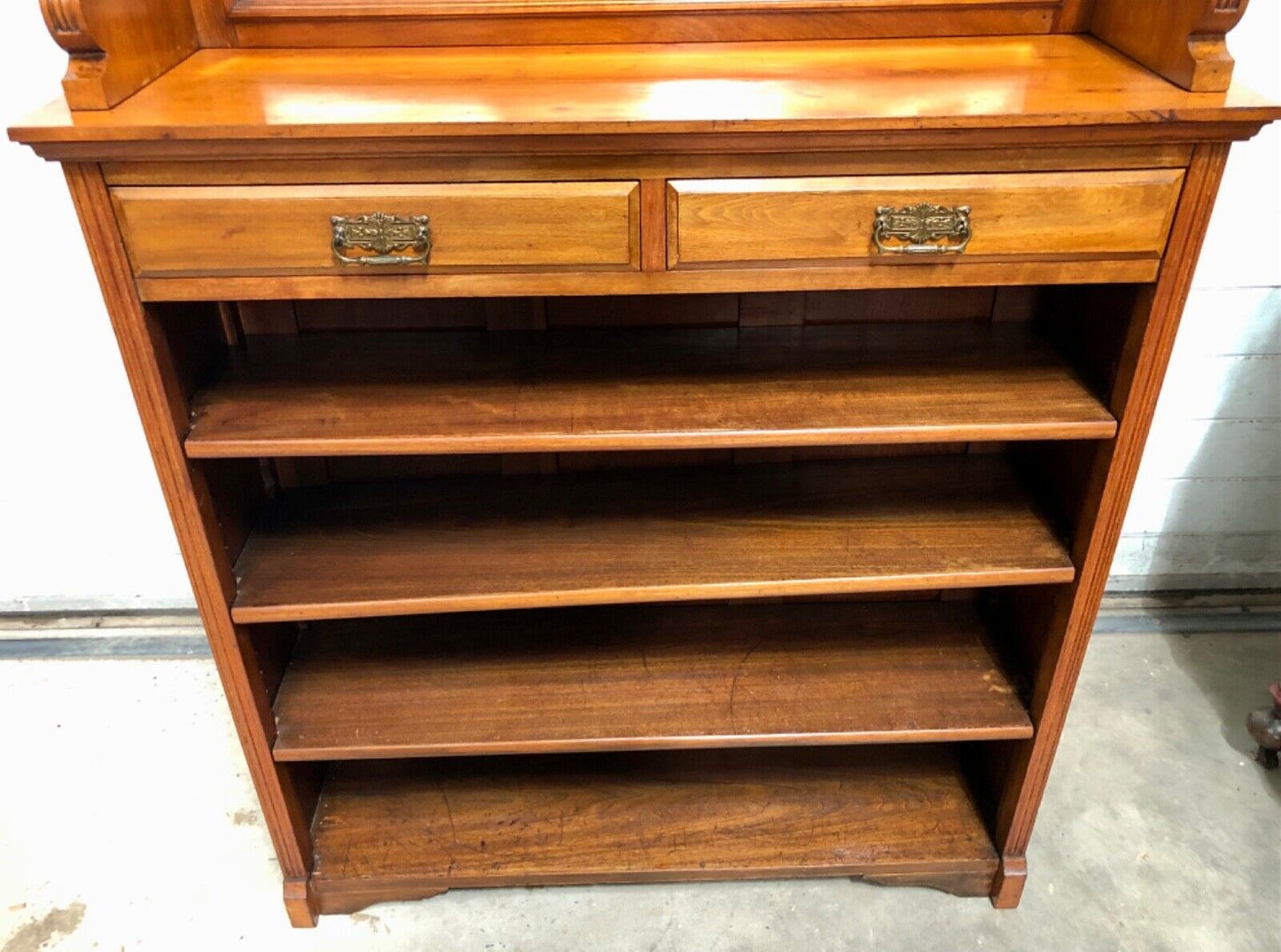 000829.....Handsome Edwardian Walnut Bookcase / Bookshelves