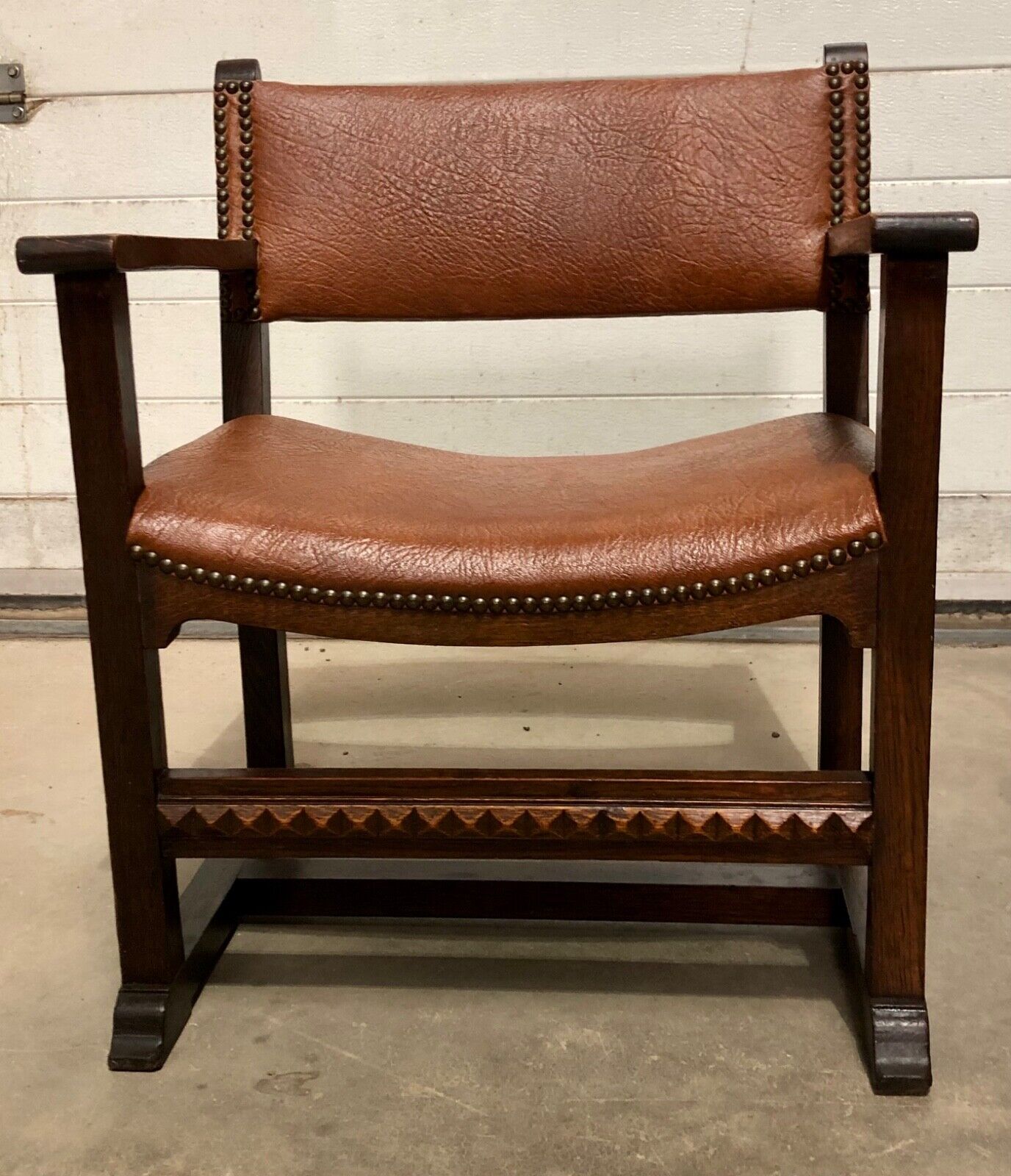 000843....Handsome Arts And Crafts Oak Nursing Chair / Childs Chair