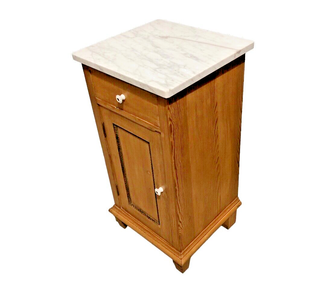 000855....Handsome Pair Of Continental Pine Bedside Cabinets / Bedside Tables ( sold )