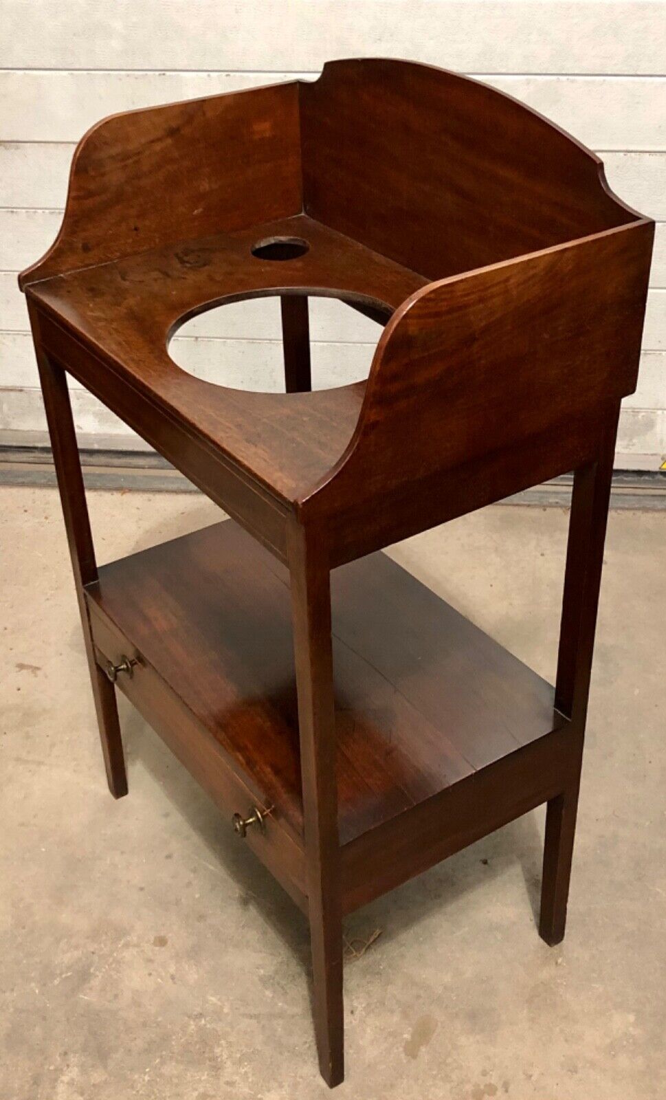 000750....Handsome Georgian Mahogany Washstand With Drawer