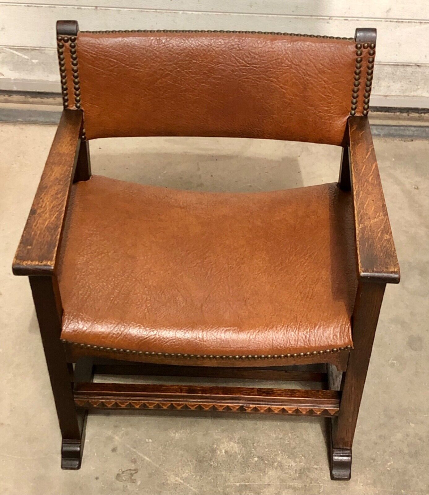 000843....Handsome Arts And Crafts Oak Nursing Chair / Childs Chair