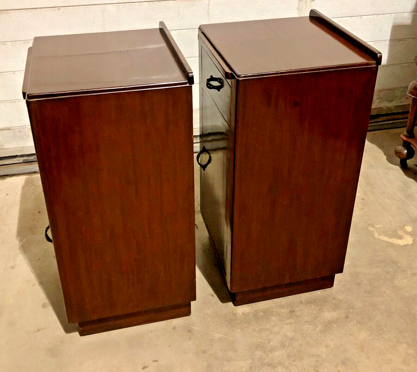 000767....Handsome Pair Of Art Deco Mahogany Bedside Tables / Bedside Cabinets