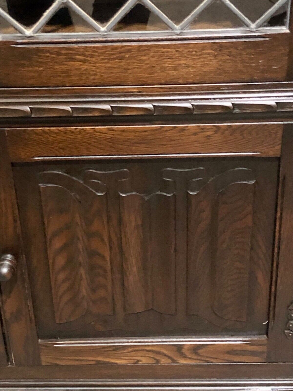 000793....Handsome Vintage Carved Oak Bookcase / Display Cabinet