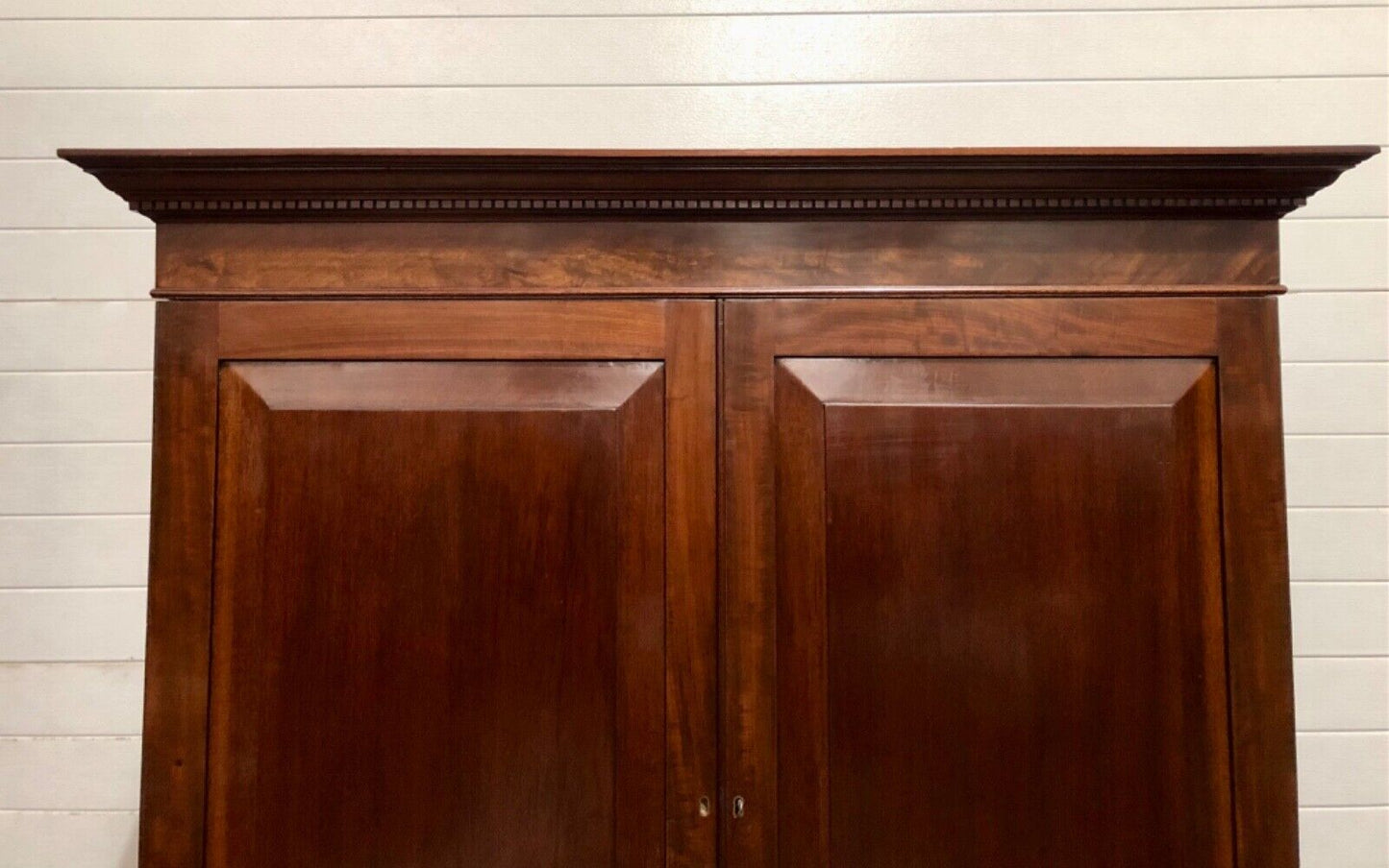 000759....Handsome Georgian Mahogany Linen Press / Linen Cupboard ( sold )